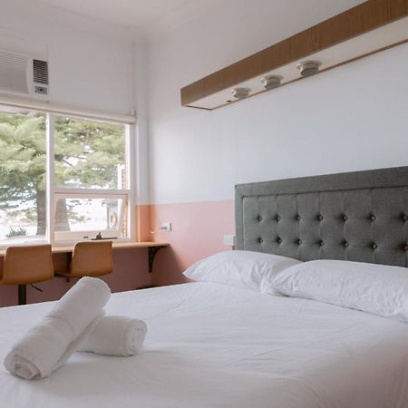 Black Swan Waterfront Motel (Adults Only) Swansea Dış mekan fotoğraf