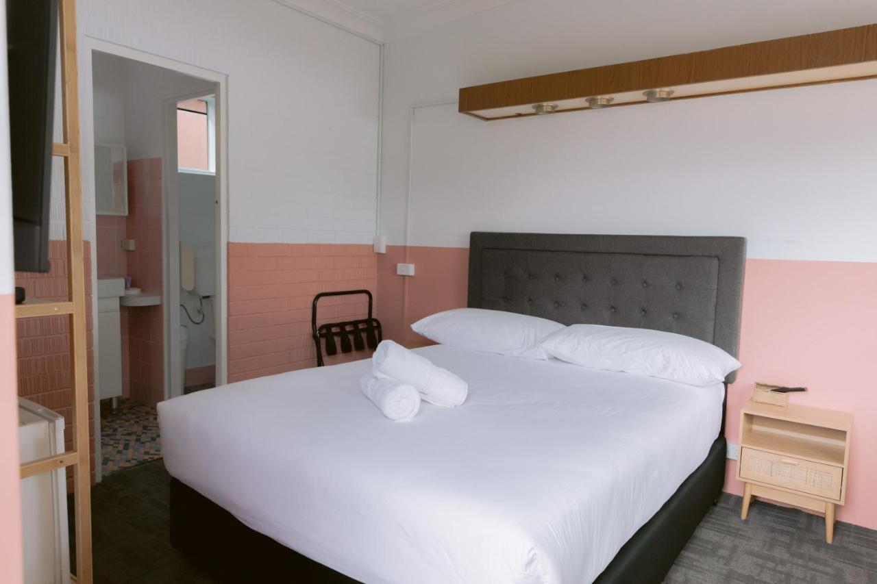 Black Swan Waterfront Motel (Adults Only) Swansea Dış mekan fotoğraf