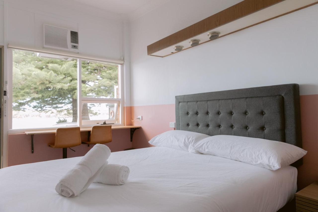 Black Swan Waterfront Motel (Adults Only) Swansea Dış mekan fotoğraf