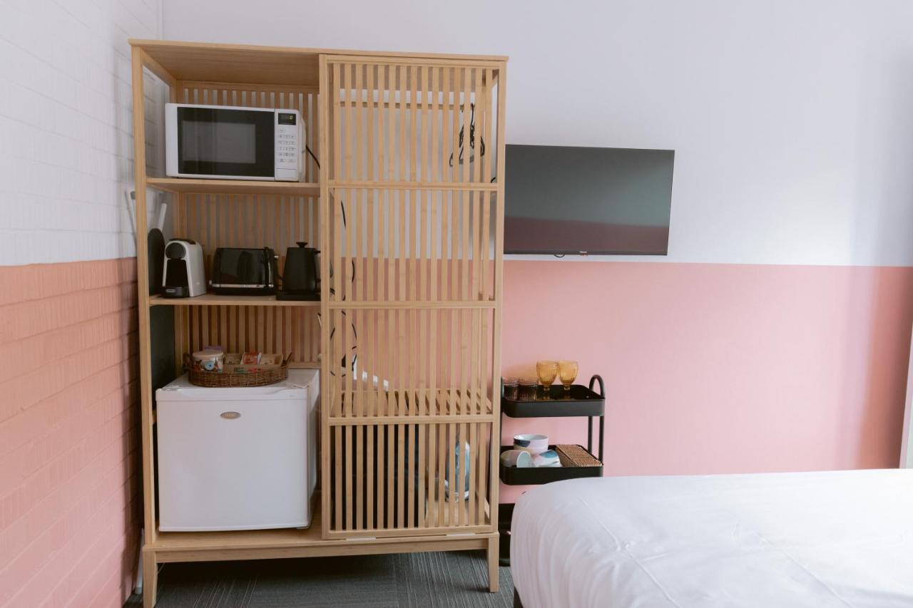 Black Swan Waterfront Motel (Adults Only) Swansea Dış mekan fotoğraf