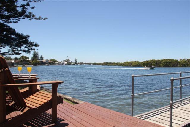 Black Swan Waterfront Motel (Adults Only) Swansea Dış mekan fotoğraf
